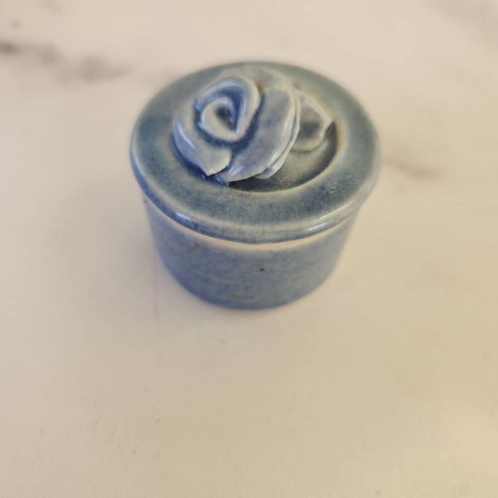 Vintage rosebud blue stoneware trinket cylinder box jewelry ring storage